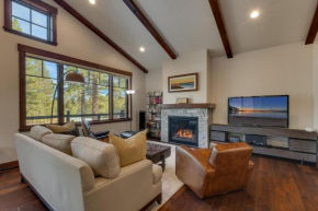 Truckee Luxe by Tahoe Getaways - 3 BR Luxury Gray's Crossing Townhome w Hot Tub on Golf Course - Close to Downtown & Northstar Truckee